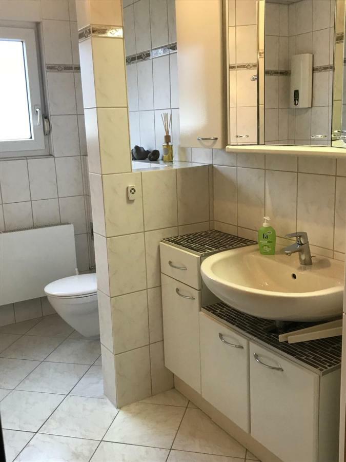 Messe CGN/DUS Großräumige Wohnung in guter Verkehrslage Leverkusen Exterior foto